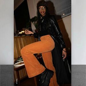 ROLLA’S EASTCOAST CROP FLARE High Rise Flare in Tan Corduroy Size 32